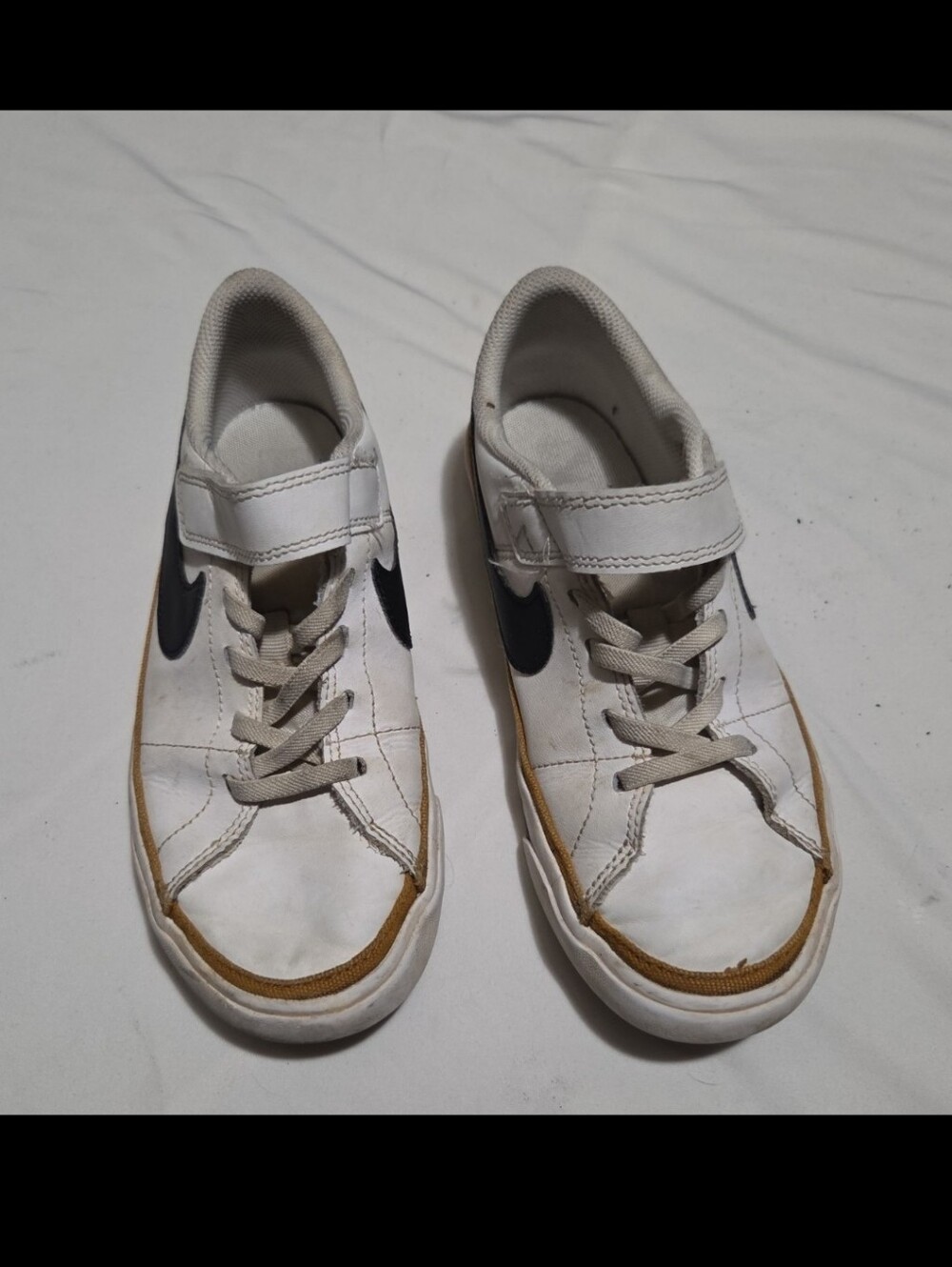 Nike boys 2.5 white athletic tennis shoes #28